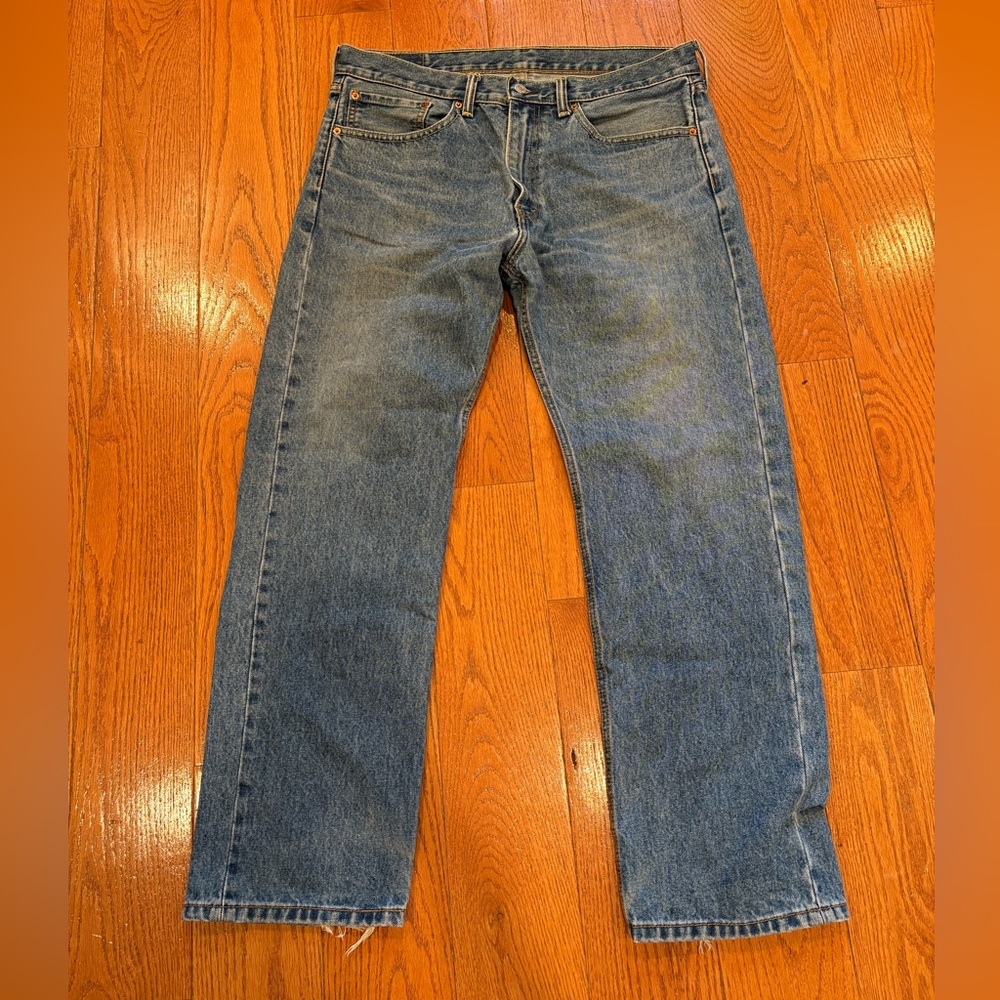 Vintage Levi’s 505 Straight Leg Jeans | W36 L30 | Medium Wash Distressed Denim